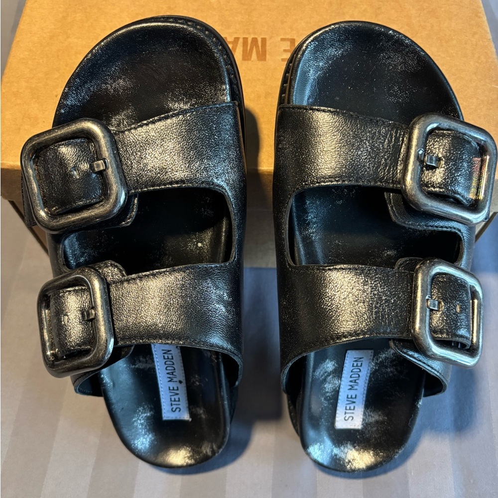 Steve Madden CapeDistre NWT size 7 Birkenstock style sandals Black Silver